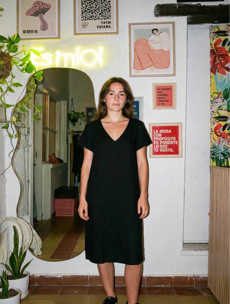 Vestido negro hasta las rodillas