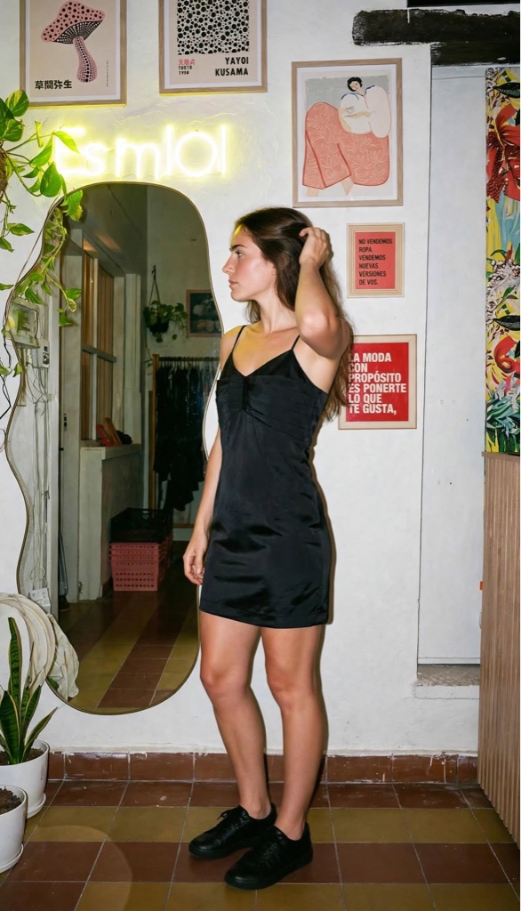 Vestido negro tiras