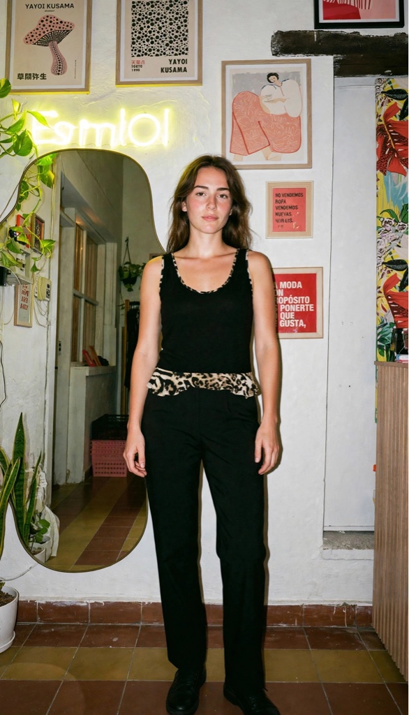 Top negro con animal print talle S
