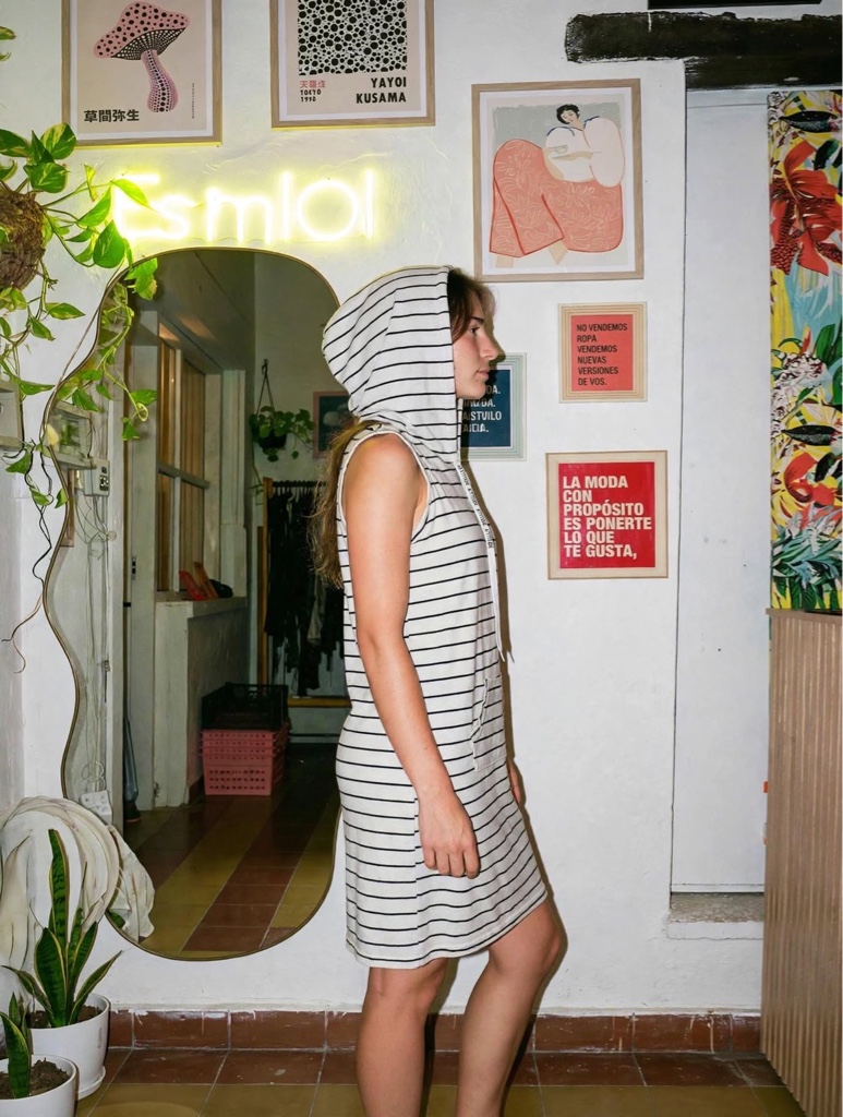Vestido rayas con capucha