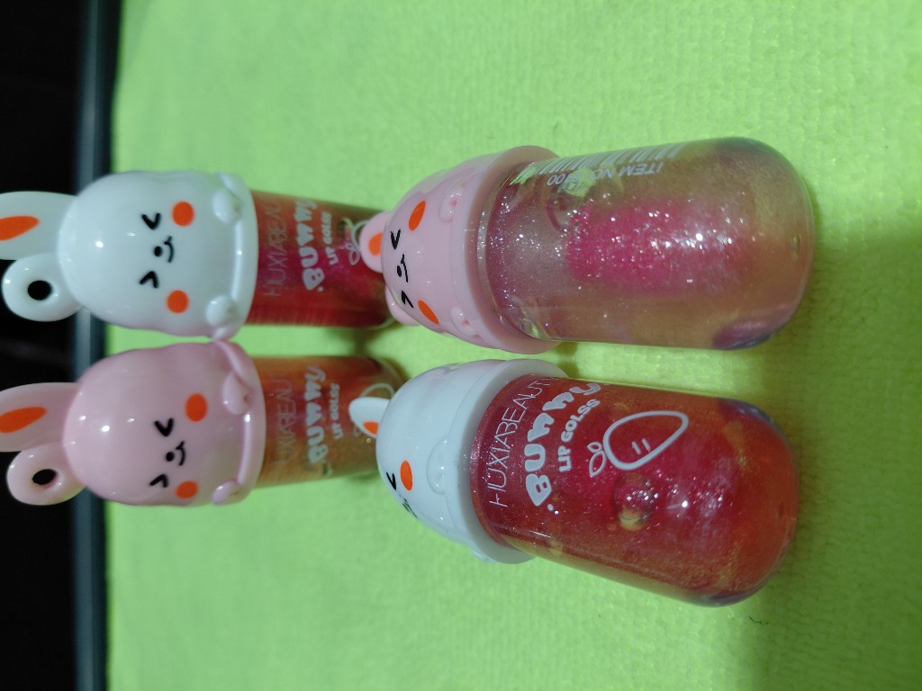 Lip hloss bunny