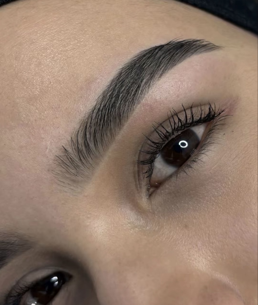Depilación de cejas con cera