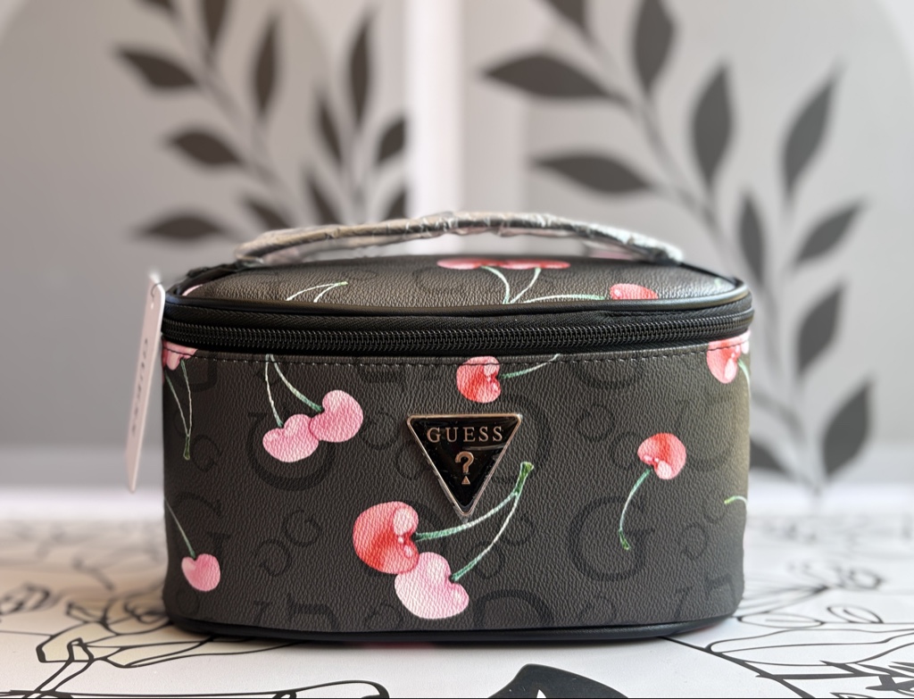 GUESS cosmetiquera cherry negra