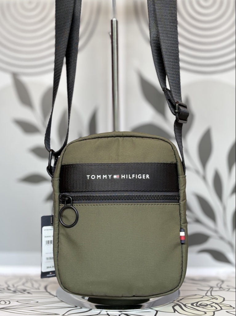 Morral TH verde militar en tela mojada