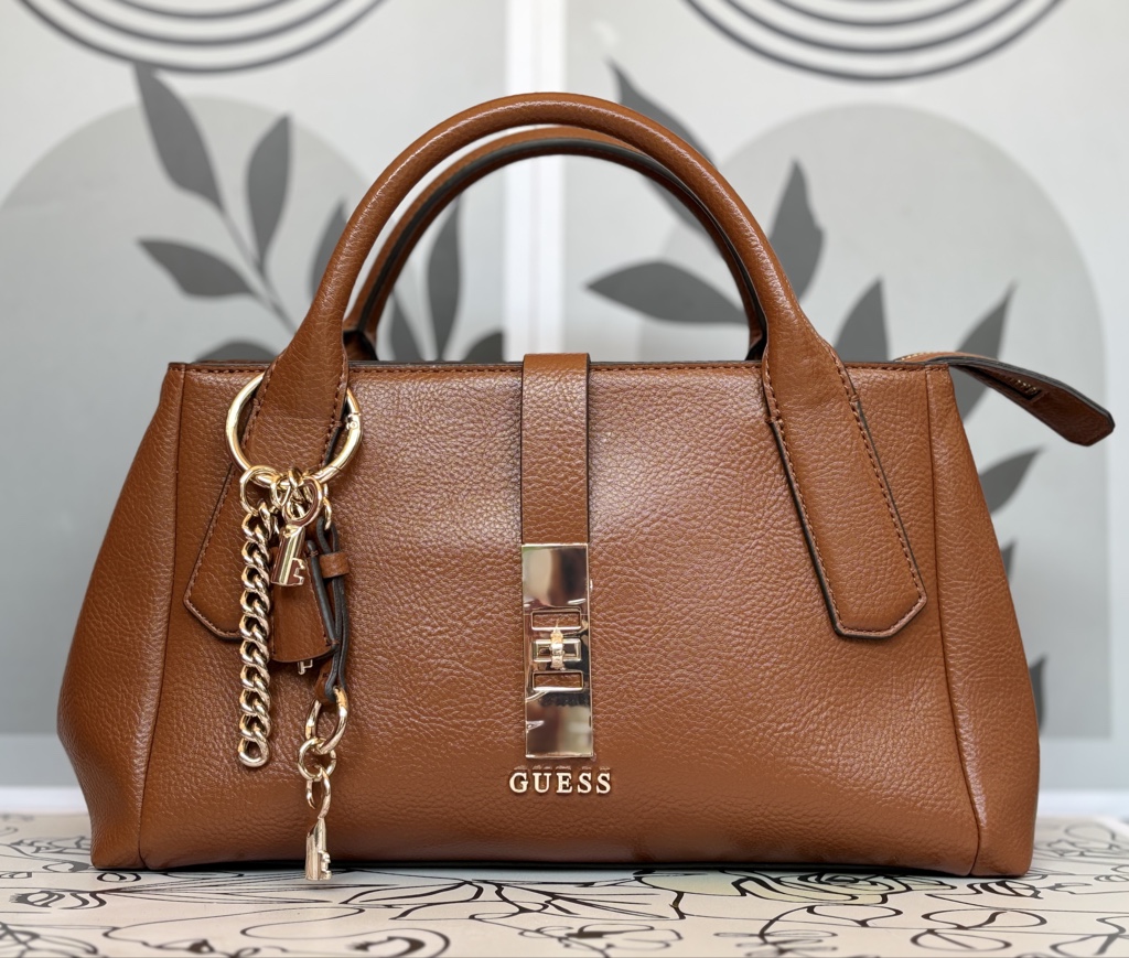 Bolso de Mano elegante/ Crossbody Guess