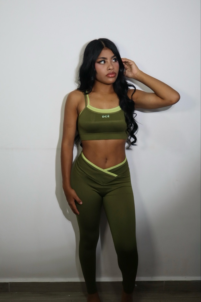 Conjunto deportivo verde oliva DCÉ