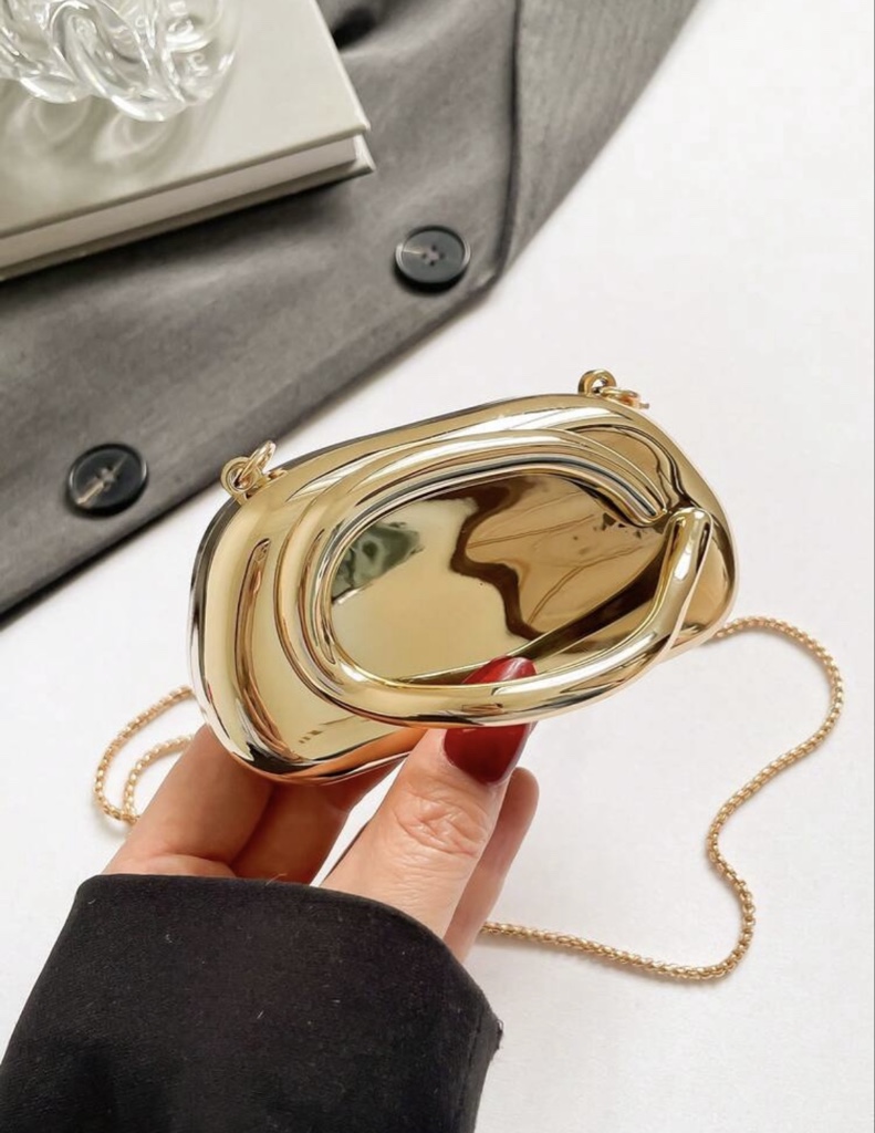 Mini bolso dorado de mano