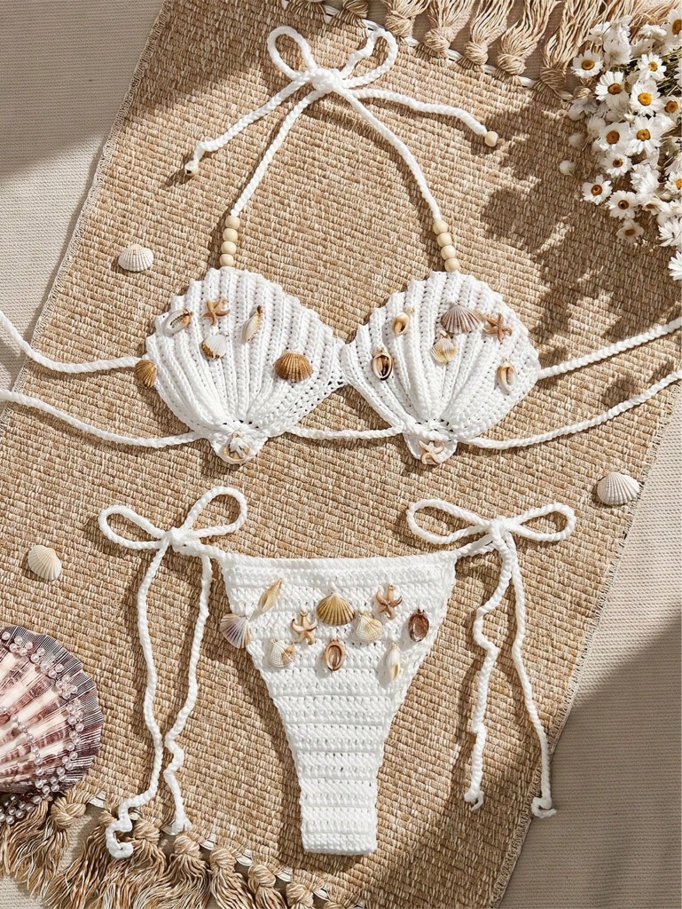 Bikini blanco con conchas tejido