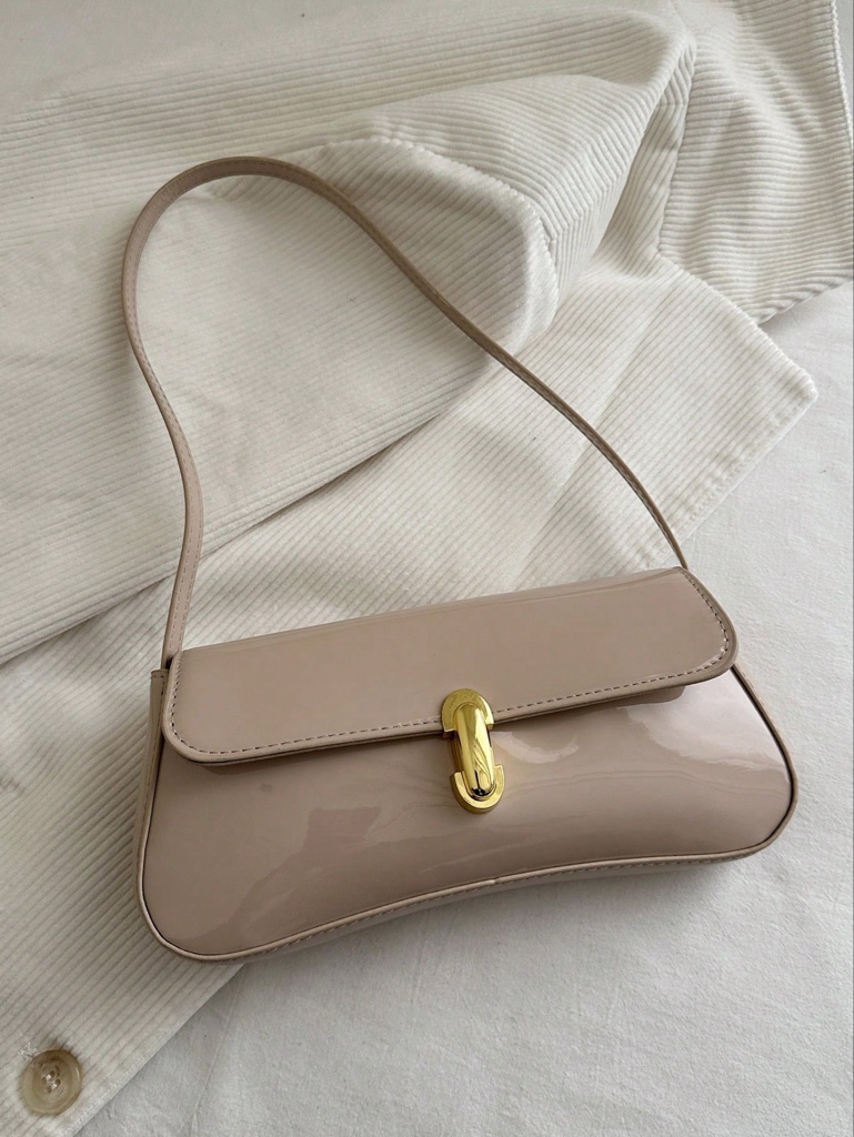 Cartera beige charol
