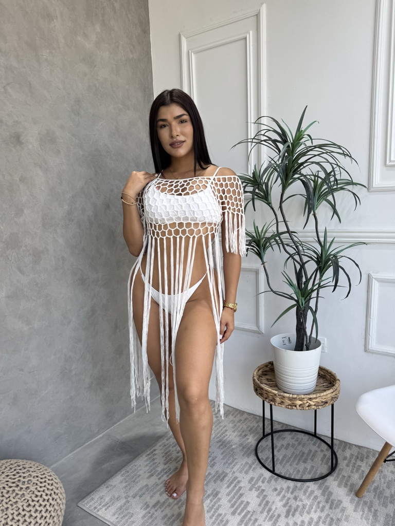 Malla tejida blanca con tiras largas