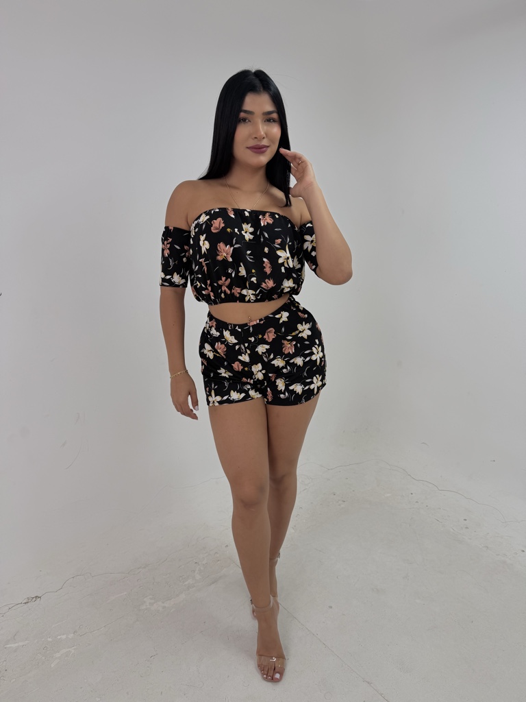 Set floral negro con rosado