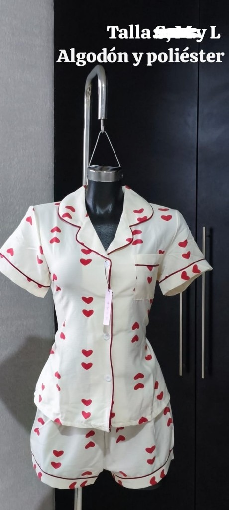 Pijama blanca corazones