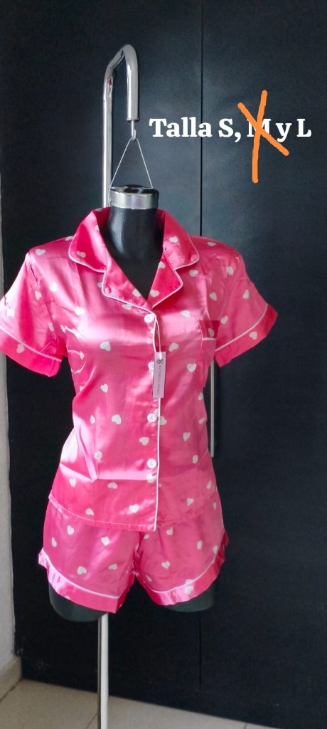 Pijama rosa corazones