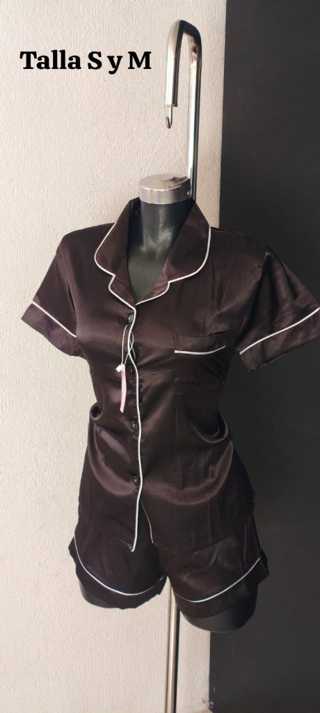 Pijama negra con vivo blanco