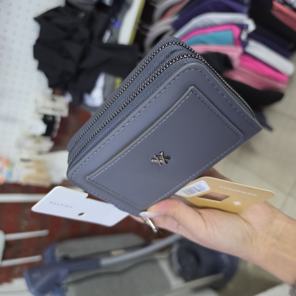 Billetera gris con cierre