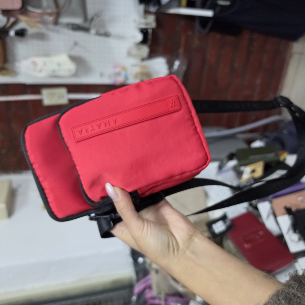Avon bolso rojo