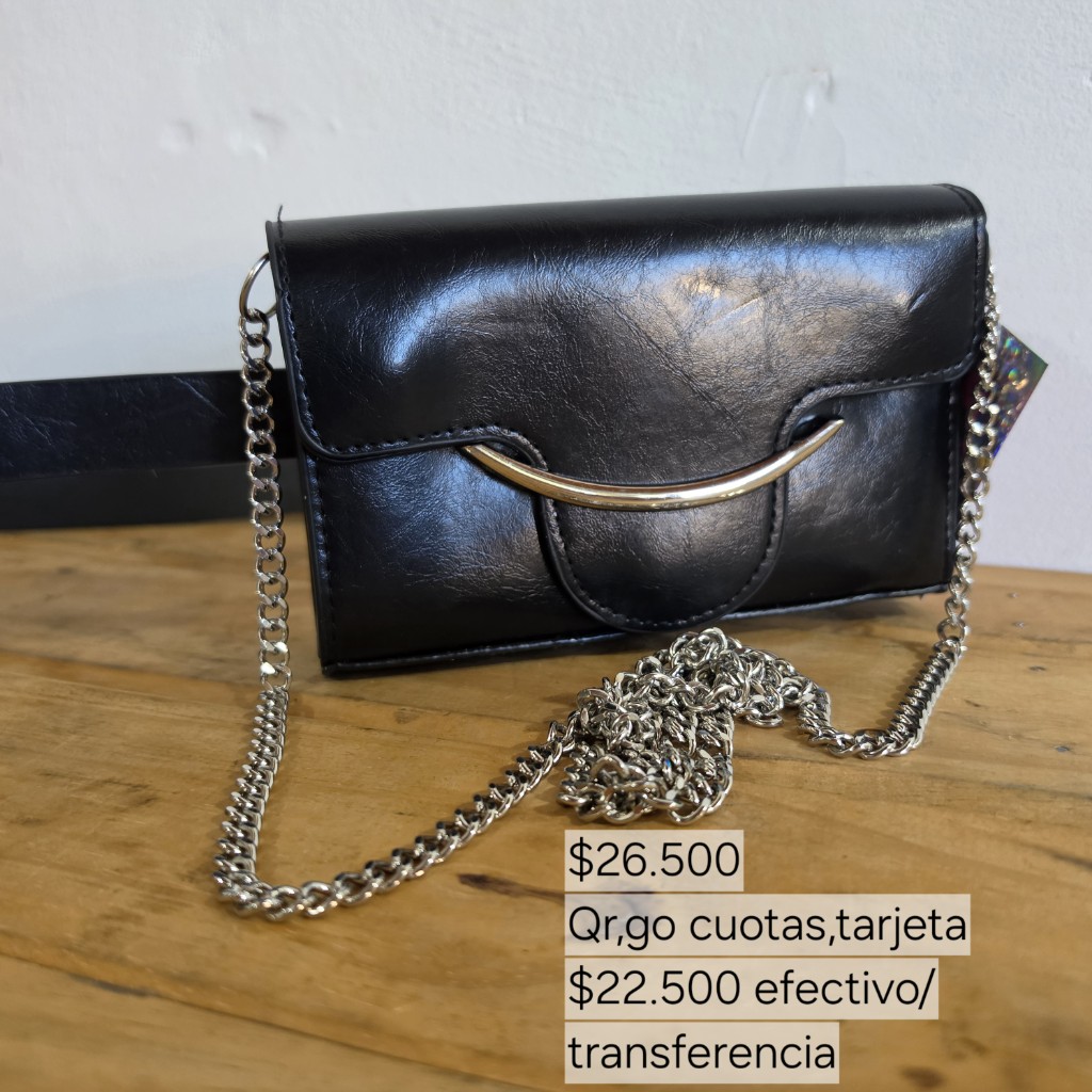 Cartera negra cadena