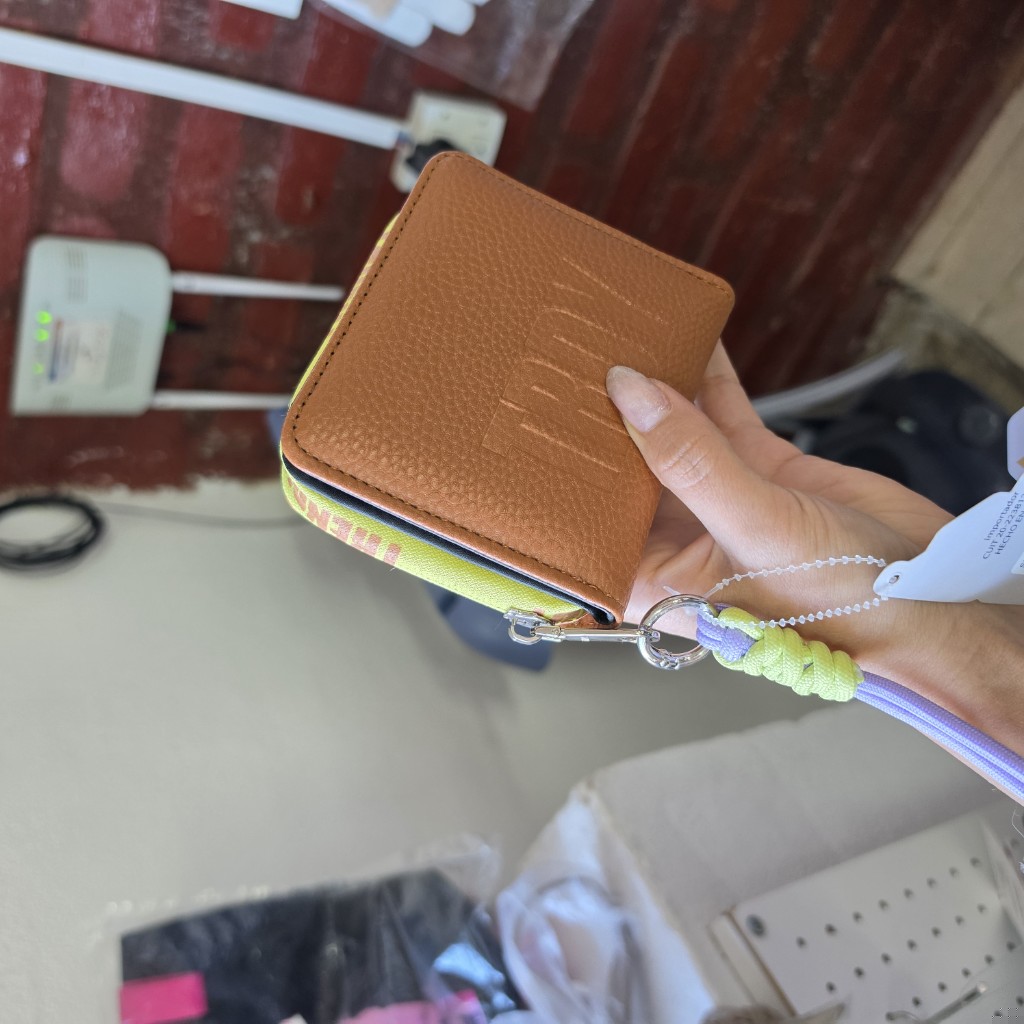 Billetera marron con cierre