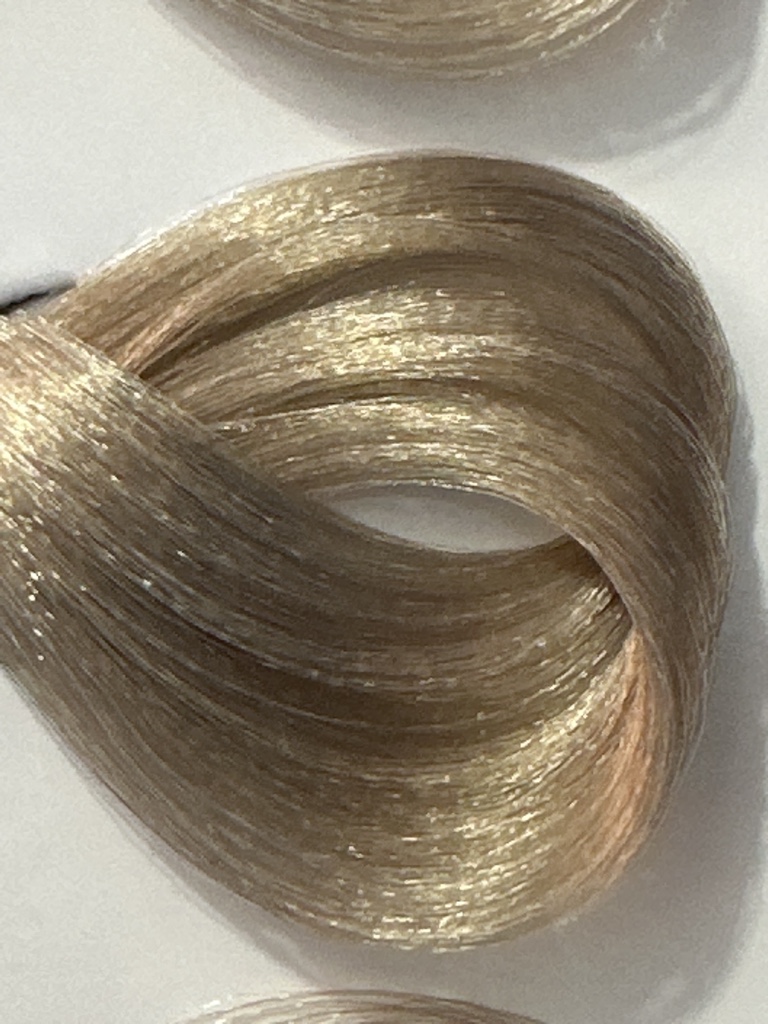 8.13 Atricos rubio claro dorado ceniza