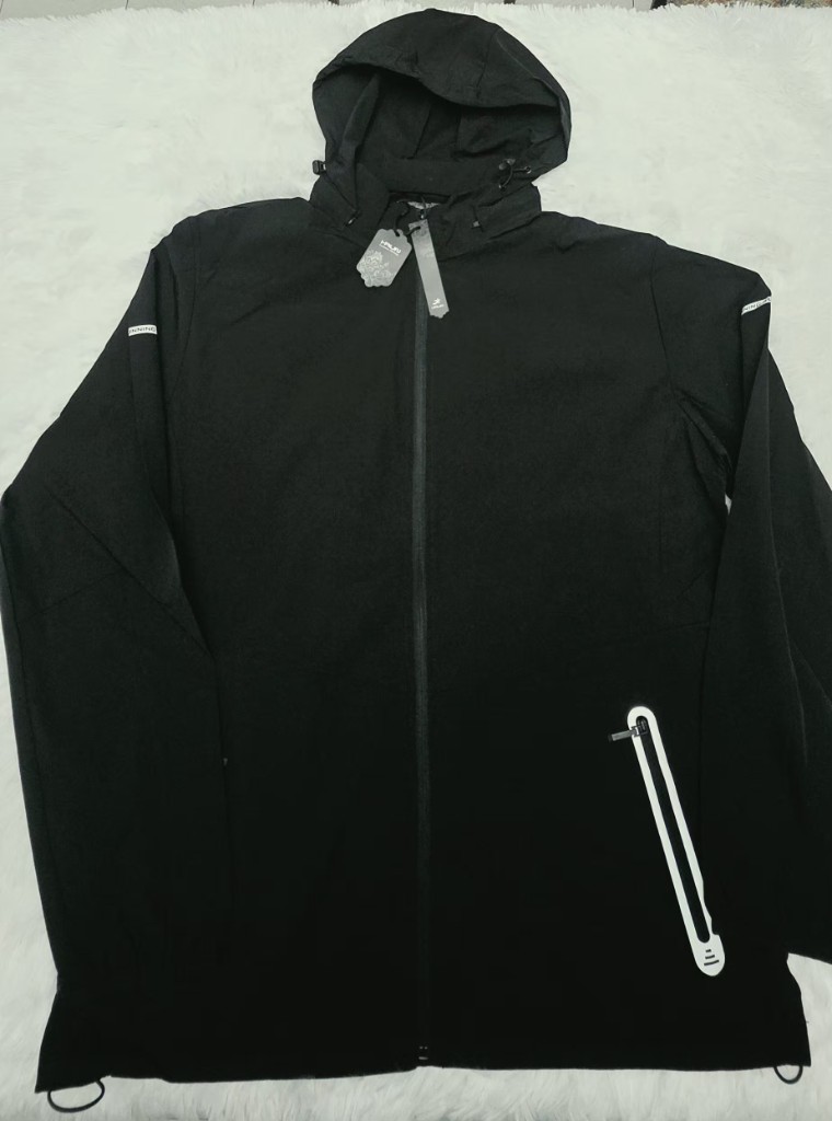 Campera rompeviento de hombre
