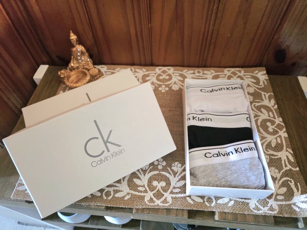 Calvin Klein cola less