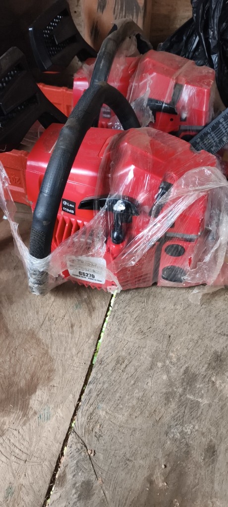 Lynx roja motosierra