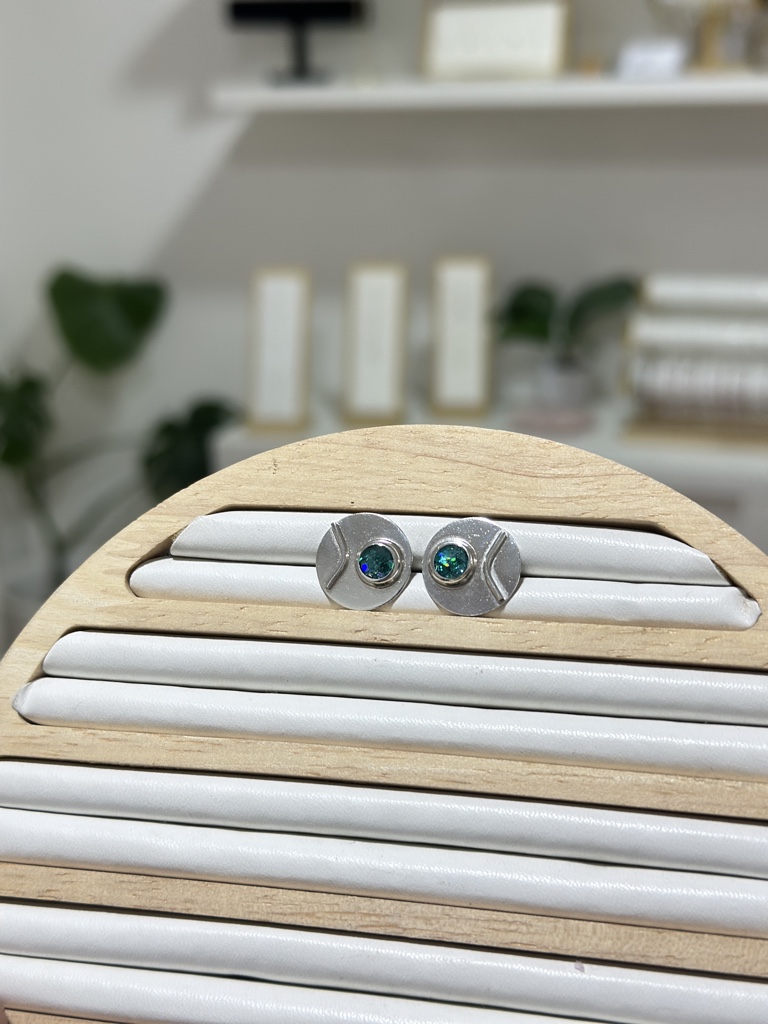 Aros circulares con piedra calipso
