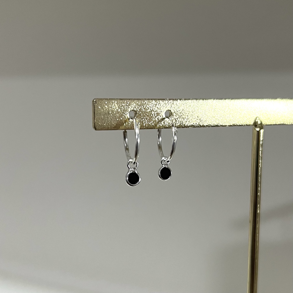 Argollas con circón negro