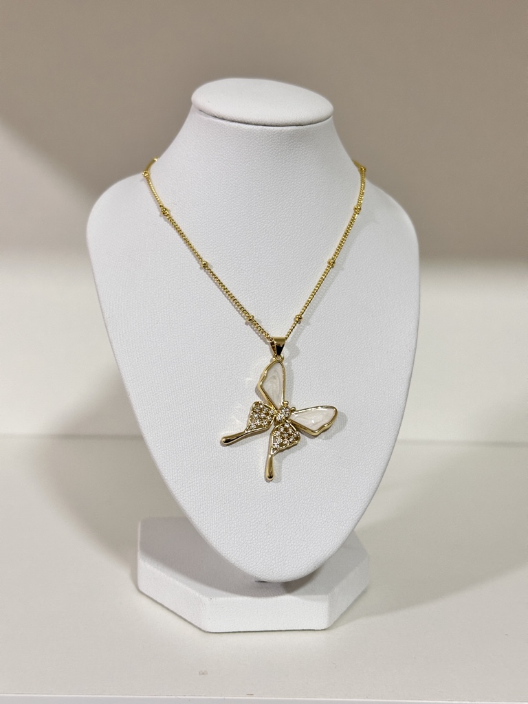Collar mariposa con piedra nácar