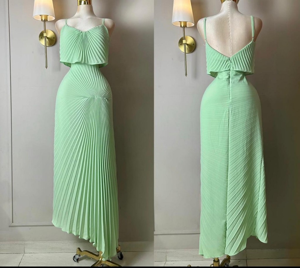 Vestido verde menta plisado