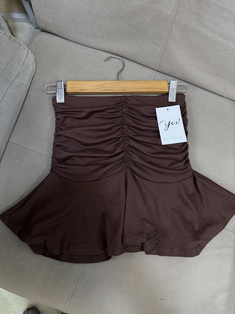 Yes! falda short café