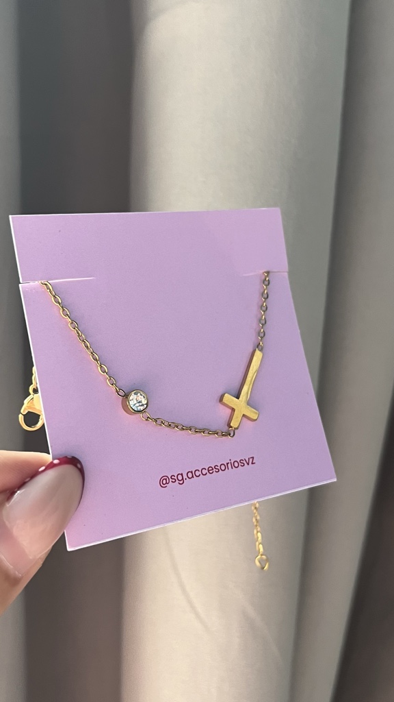 Pulsera de cruz + punto de luz