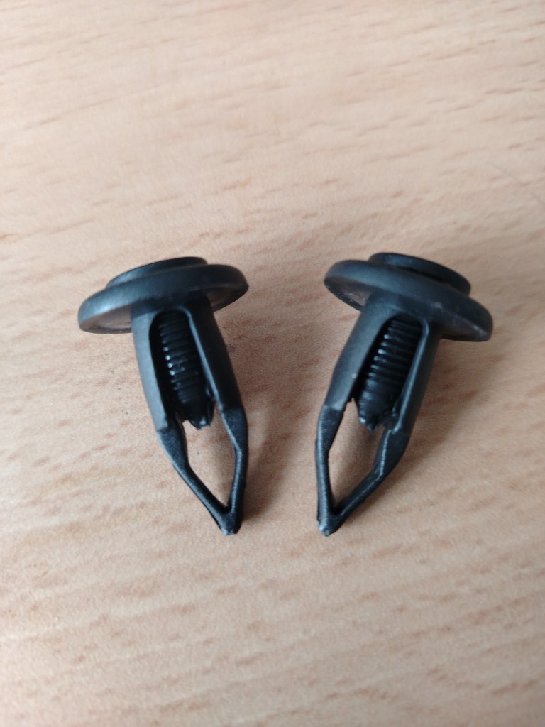 COD 032W CLIP DOBLE UNIVERSAL X 100 UNID
