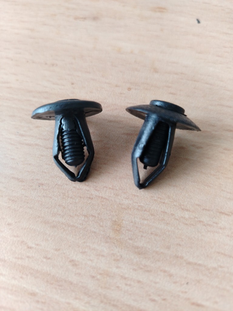 COD 031W CLIP  DOBLE UNIVERSAL X 100 UNID