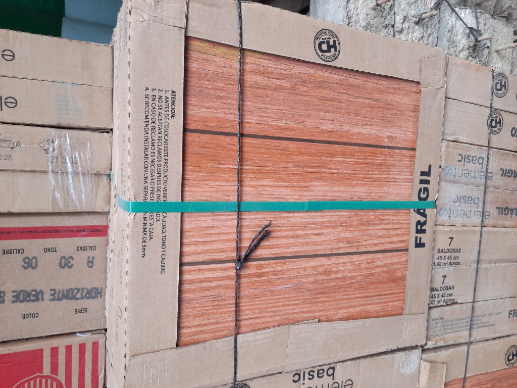 PISO CAOBA 45X45 CMS (B) POR METRO
