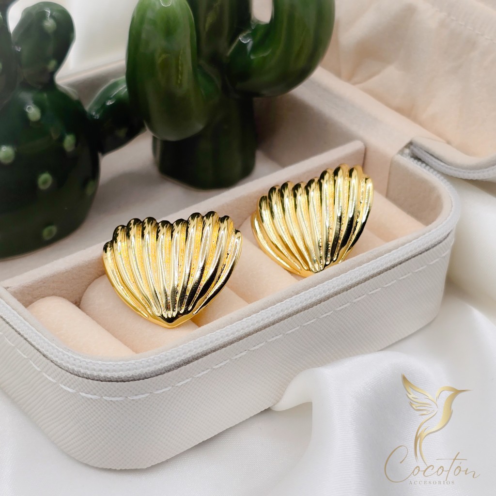Aretes concha dorada