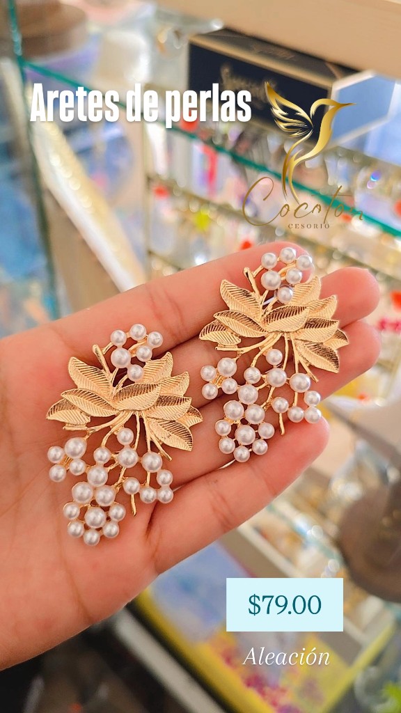 Aretes de hoja con perlas