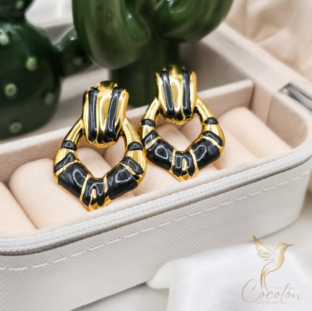 Aretes dorado y negro