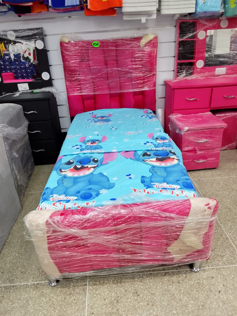 Cama infantil Stitch rosada