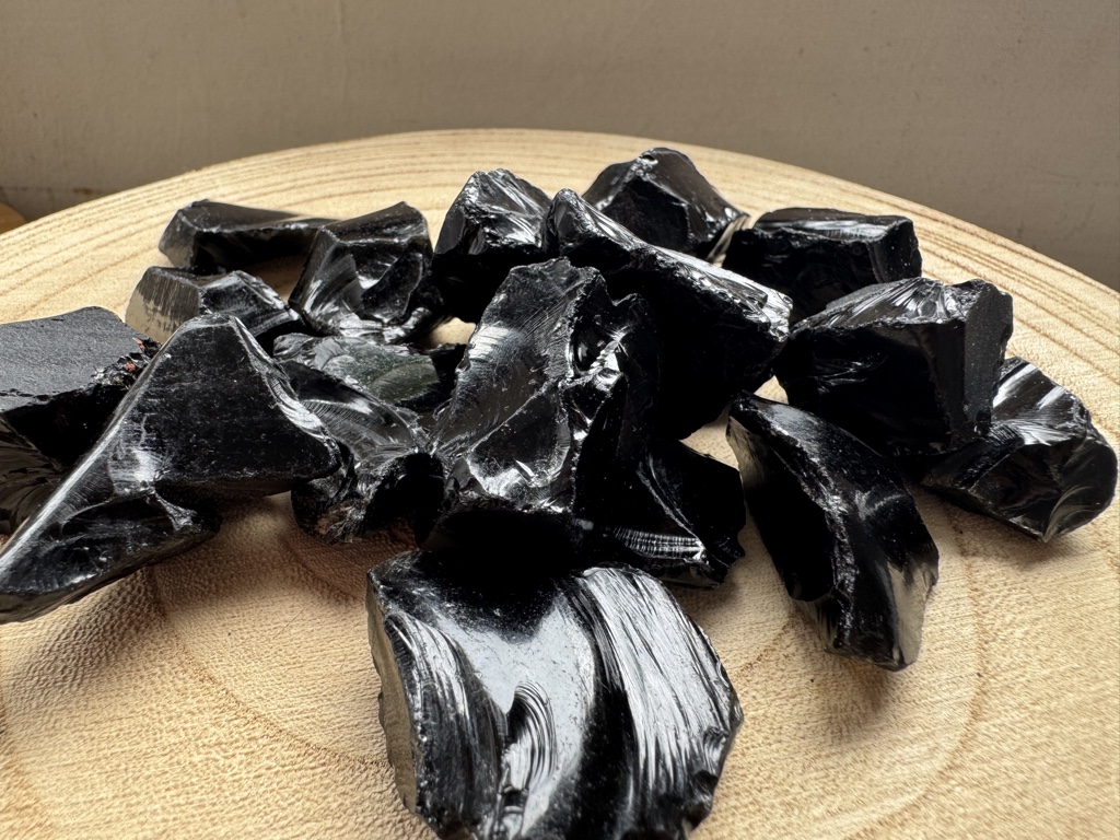 Obsidiana negra rústica