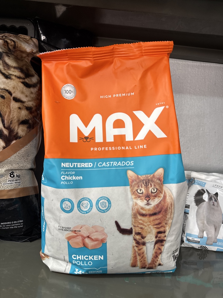 Max gatos castrados pollo 1kg