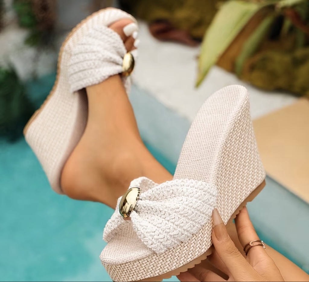 Sandalias blancas tejidas