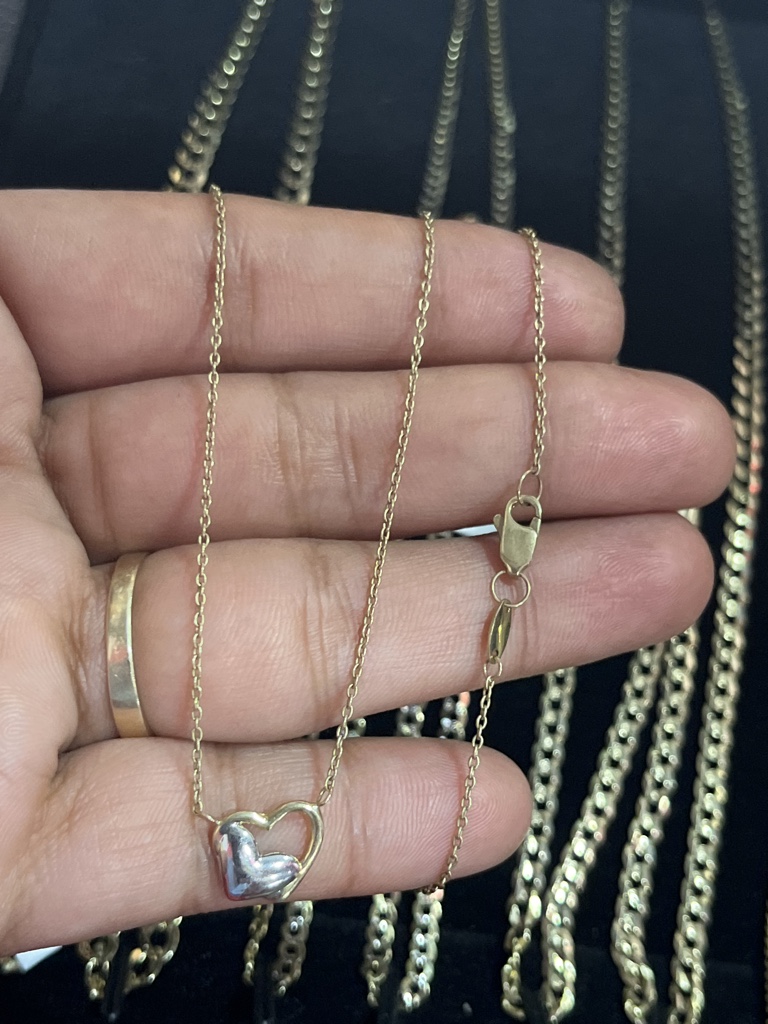 Cadena fina con dije de corazón