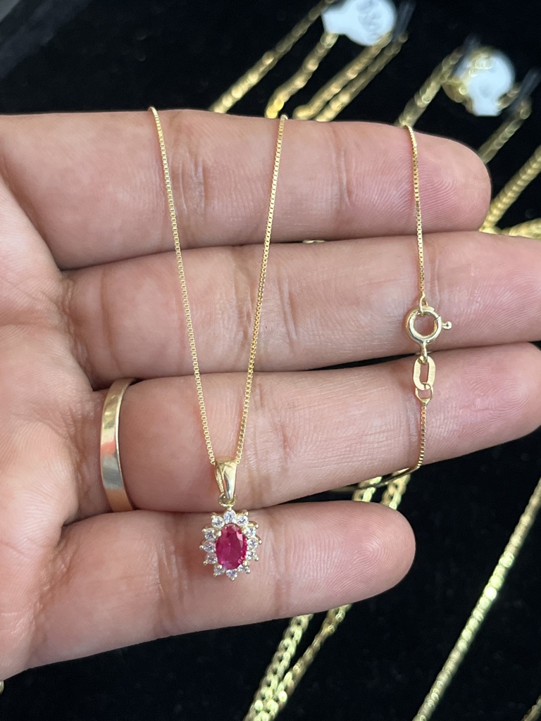 Cadena fina con dije piedra fucsia oro 10k