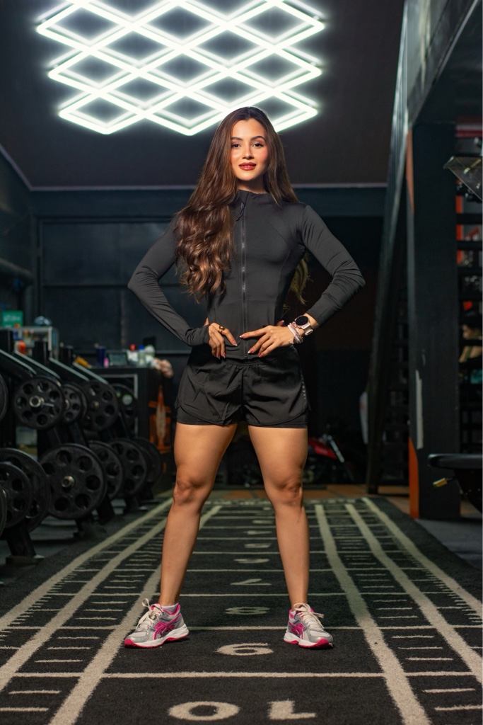 Chaqueta Deportiva Essential S Negra