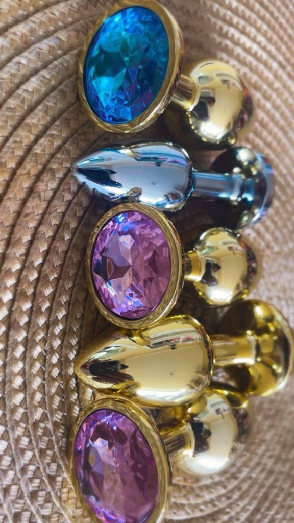 Plug anal dourado com cristal