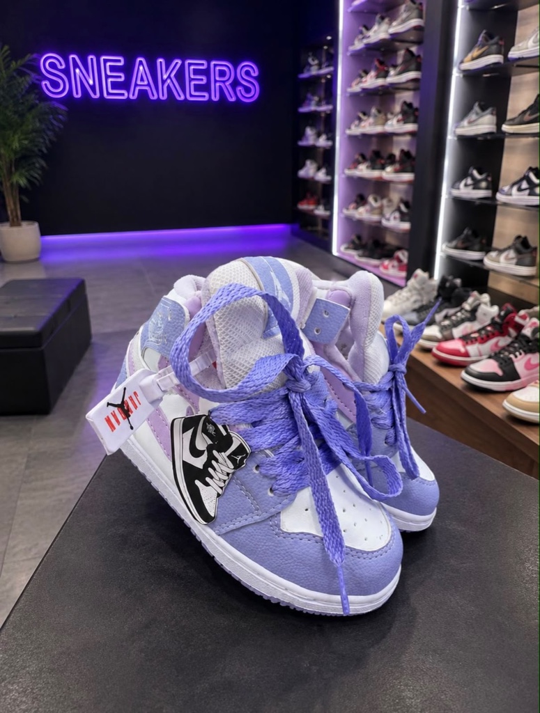 Nike Air Force lila