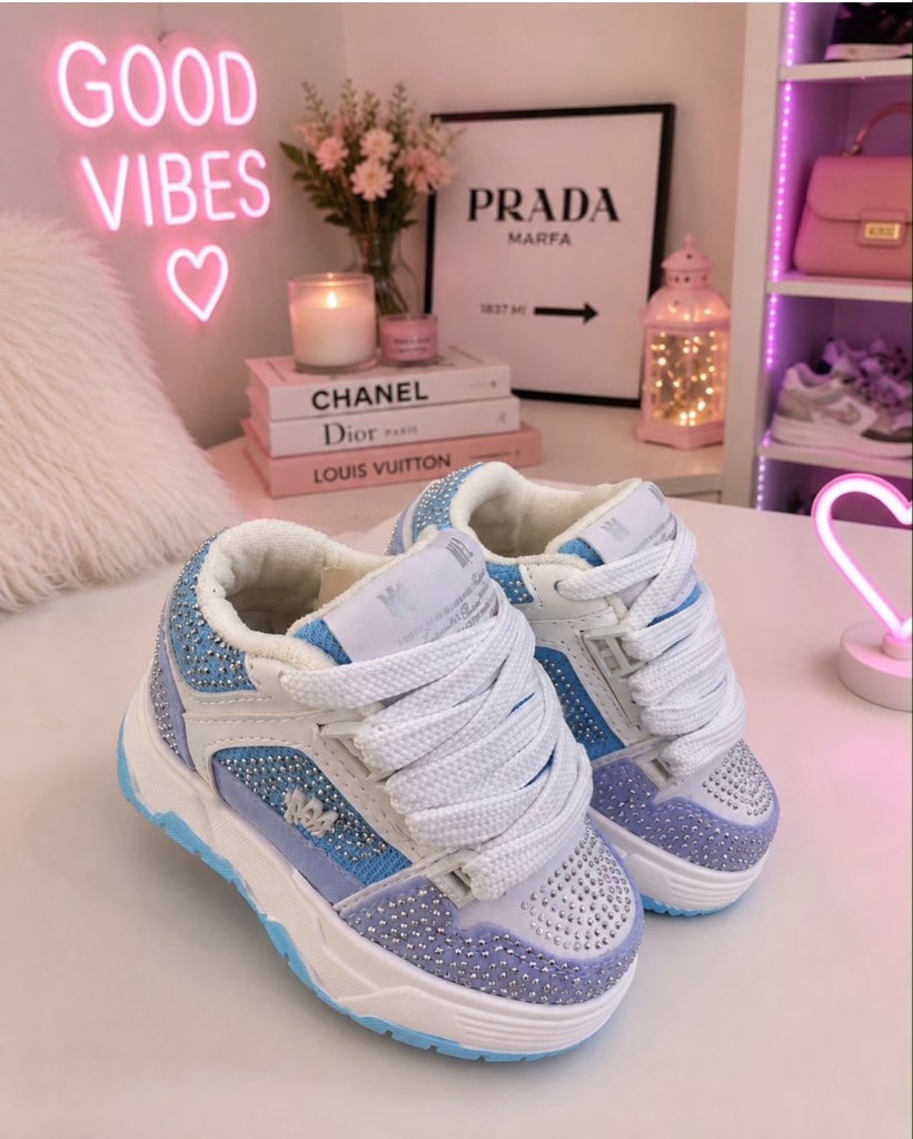 Tenis blancos azules