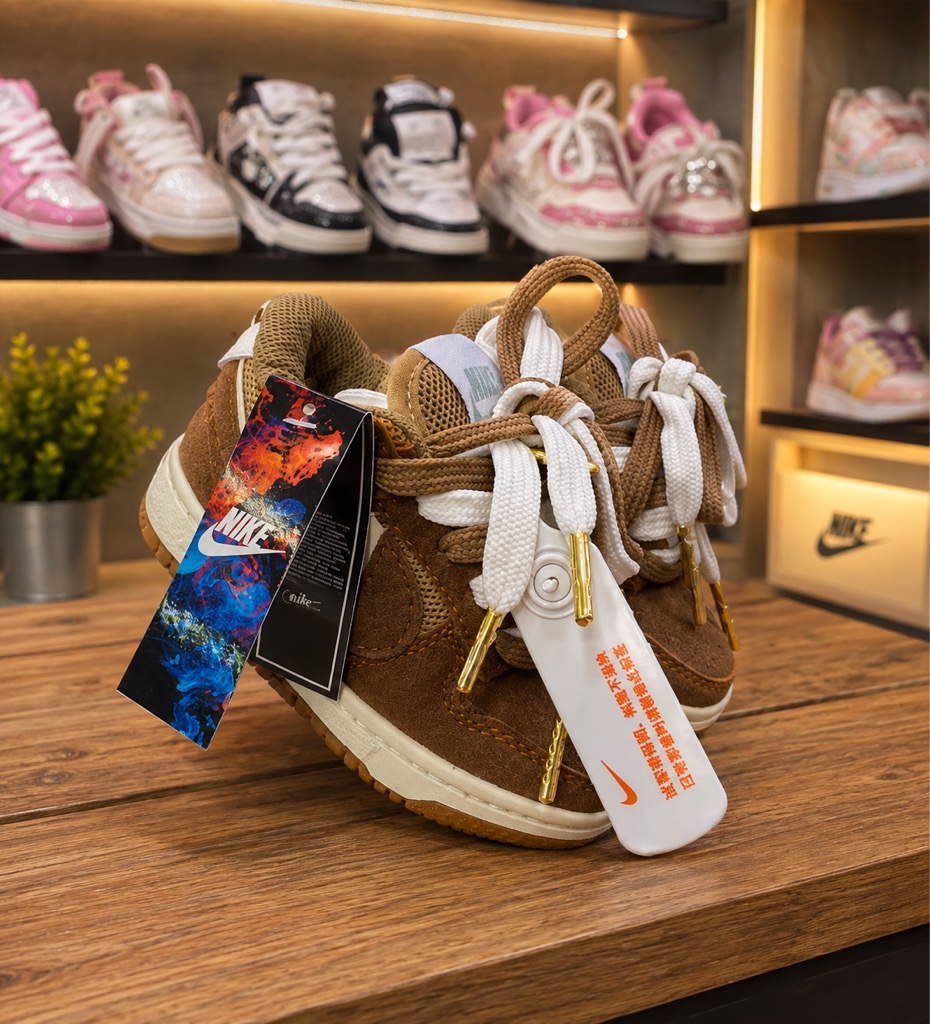 Nike tenis cafe y blanco