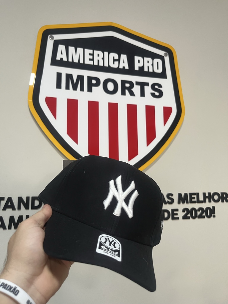 BONÉ NEW ERA PRETO BRANCO